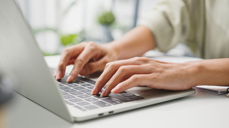 Sewa Laptop Bali untuk Event Skala Besar dan Kebutuhan Perusahaan